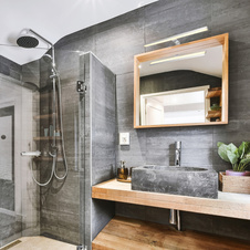 Nábytkové osvétlení vhodné do koupleny, pochromovaný kov, pochromovaný hliník, plast bílý, IP44, DxŠxV:600x40x120mm, včetně LED 12W 230V, 1330lm zdroj, 580lm výstup, 4000K