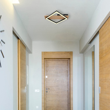 Stropní svítidlo, kov černý matný, MDF se vzhledem dřeva, plast černý matný, plast bílý, DxŠxV:330x310x55mm, včetně LED 12W 230V, 1350lm zdroj, 600lm výstup, 3000K