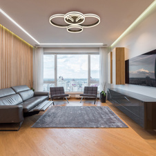 Stropní svítidlo, kov a hliník titanová barva, plastové křišťály, akryl bílý, stmívatelné, několik úrovní pomocí nástěnného vypínače, pam. funkce, noční světlo, dálkové ovládání, DxŠxV:850x685x150mm, LED 90W 230V, 627-4225lm výstup, 2700-6000K