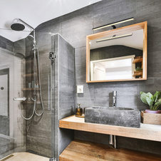 Nástěnné svítidlo kov černý matný, hliník černý matný, plast bílý, IP44, DxŠxV:600x40x120mm, včetně LED 12W 230V, 1330lm zdroj, 530lm výstup, 4000K