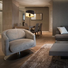 Stojací svítidlo, kov černý, textil černý, plast zlaté barvy, kabel PVC černý, vypínač na kabelu, ø:350mm, V:1460mm, délka kabelu 1800mm, bez žárovky 1xE27, max. 60W 230V