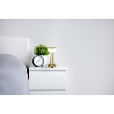 Nabíjecí stolní lampa, plast, matná mosazná barva, bílá, dotykové zapnutí/vypnutí, plynulé dotykové stmívání, aku CR18650 800mAh 3,7V, doba nabíjení cca 2 hodiny, ø:95mm, V:215mm, délka kabelu 1500mm, LED 1W 230V, výstup 55lm, 2700/6500/4000K