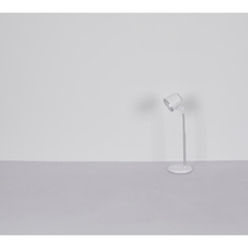 Nabíjecí stolní lampa, hliník/plast bílý, satin., stříbrný, dotykové zapnutí/vypnutí/plynulé stmívání, paměť, aku CR18650 1500mAh 3,7V, doba nabíjení cca 2,5hod, doba svícení cca 5hod, DxŠxV::157x138x446mm, LED 6W 230V 12-230lm 3000/4000/6500K