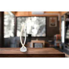 Nabíjecí stolní lampa, plast bílý, kabel PVC bílý, dotykové zapnutí/vypnutí, plynulý dotykový stmívač, USB-A 2.0 - USB-C, součástí balení baterie CR18650 1800mAh, DxŠxV:125x100x410mm, délka kabelu1000mm, LED 1W 230V, 25lm výstup, 3000K