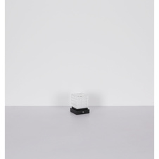 Nabíjecí stolní lampa, kov nikl, akryl čirý, satinovaný povrch, bílý PVC kabel, dotykové zapnutí/vypnutí, stmívatelné, plynulé dotykové stmívání, možnost montáže na zeď, aku CR18650 1800mAh 3,7V, DxŠxV:100x100x100mm, 2,5W 5V 206lm 2700/6500/4000K