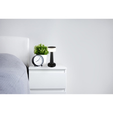 Nabíjecí stolní lampa, plast černý a bílý, dotykové zapnutí/vypnutí, plynulé dotykové stmívání, aku CR18650 800mAh 3,7V, doba nabíjení cca 2 hod., ø:95mm, V:215mm, délka kabelu 1500mm, včetně LED 1W 230V, výstup 55lm, 2700/6500/4000K