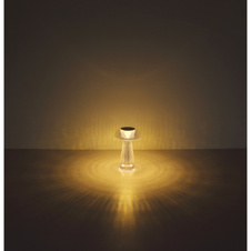 Nabíjecí stolní lampa, čirý plast, stříbrný kov, dotek. zap./vyp., plynulá regulace dotek. stmívačem, baterie CR18650 800 mAh, 3,7V, nabíjení 4h, svícení 6h, svítí i během nabíjení, ø:15cm, výška:25cm, LED 1,5W 5V, zdroj 70lm, výstup 52lm, CCT 2700/4