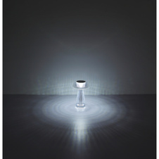 Nabíjecí stolní lampa, čirý plast, stříbrný kov, dotek. zap./vyp., plynulá regulace dotek. stmívačem, baterie CR18650 800 mAh, 3,7V, nabíjení 4h, svícení 6h, svítí i během nabíjení, ø:15cm, výška:25cm, LED 1,5W 5V, zdroj 70lm, výstup 52lm, CCT 2700/4