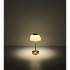 Nabíjecí stolní lampa, kov mosaz matná, sklo bílé, dotykové zapnutí/vypnutí, plynulá regulace dotykovým stmívačem, baterie CR18650 1800mAh, 3,7V, nabíjení 4h, svícení 6-8h., ø: 15cm, výška: 31cm, LED zdroj 243lm, výstup 150lm, CCT 2700/6500/4000K