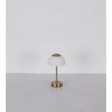 Nabíjecí stolní lampa, kov mosaz matná, sklo bílé, dotykové zapnutí/vypnutí, plynulá regulace dotykovým stmívačem, baterie CR18650 1800mAh, 3,7V, nabíjení 4h, svícení 6-8h., ø: 15cm, výška: 31cm, LED zdroj 243lm, výstup 150lm, CCT 2700/6500/4000K