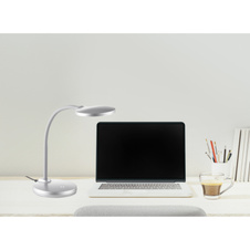 Stolní lampa, matný plast stříbrné barvy, matné křišťálové sklo, černý PVC kabel, otočný vypínač, DxŠxV:18x13x35cm, včetně LED 4W 230V, výstup 300lm, 3000K