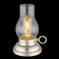 Dekorativní svítidlo, plast šampaň mat, čiré sklo, plast jantar, dotykový stmívač, bez adaptéru, USB-A 2.0 - USB-C, baterie CR18650 1200mAh 3,7V, svítí při nabíjení, DxŠxVxH: 125x107x175mm, kabel 1000mm, LED 1W 230V, zdroj 80lm, výkon 65lm, 2700K