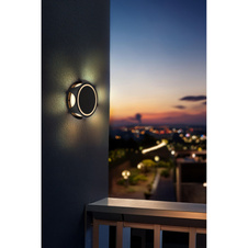 Solární svítidlo, hliník černý matný, plast černý/bílý, vypínač, baterie CR18650 1200mAh 3,7V, IP65, lze zapojit nebo zavěsit, 3 úrovně jasu: 15% 10lm, 75% 40lm, 100% 60lm, ø:14cm, H:3,6cm, výška s hrotem:11,3cm, LED 1,2W 3V 200lm 3000K