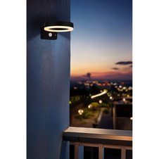 Solární svítidlo, plast černý/bílý, vypínač, baterie CR18650 2200 mAh 3,7V, IP44, 3 nastavení, ŠxV:16x7,5cm, AL:20cm, LED 6W 3,7V, zdroj 600lm, výkon 330lm, 3000K