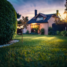 Solární svítidlo, imitace kovu, čirá skleněná koule, žluté skleněné krystaly, posuvný vypínač, baterie AAA 300mAh 1,2V, IP44, ozubené kolo, DxŠxV:20x9x50cm, včetně LED 0,024W 3V 3000K