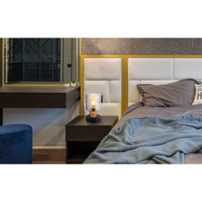 Stolní lampa, černý matný kov, tmavě hnědé dřevo, kouřové sklo, černý PVC kabel, kolébkový vypínač na kabelu, ø: 120mm, V: 210mm, délka kabelu 1500mm, bez žárovky 1xE27, max. 25W 230V