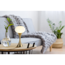 Stolní lampa, kov matná mosaz, bílé sklo, černý PVC kabel, kolébkový vypínač na kabelu, ø: 180mm, V: 369mm, délka kabelu 1500mm, bez žárovky 1xE14, max. 25W 230V