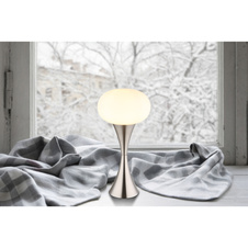 Stolní lampa, kov nikl mat, bílé sklo, černý PVC kabel, kolébkový vypínač na kabelu, ø: 180mm, V: 369mm, délka kabelu 1500mm, bez žárovky 1xE14, max. 25 W 230 V