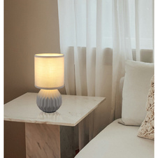 Stolní lampa, keramická šedá, textil šedý, PVC kabel bílý, kolébkový vypínač na kabelu, ø: 120mm, V: 230mm, délka kabelu 1300mm, bez žárovky 1xE14, max. 40W 230V