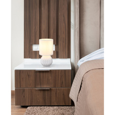 Stolní lampa, bílá keramika, bílý textil, bílý PVC kabel, kolébkový vypínač na kabelu, ø: 120mm, V: 230mm, délka kabelu 1300mm, bez žárovky 1xE14, max. 40W 230V