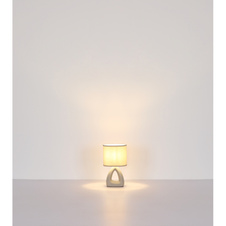 Stolní lampa, bílá keramika, bílý textil, bílý PVC kabel, kolébkový vypínač na kabelu, DxŠxV: 170x100x300mm, délka kabelu 1300mm, bez žárovky 1xE14, max. 40W 230V