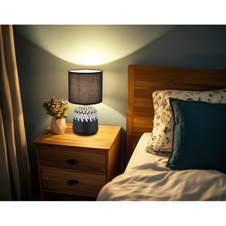 Stolní lampa, černá keramika, černý textil, černý PVC kabel, kolébkový vypínač na kabelu, ø: 175mm, V: 315mm, délka kabelu 1300mm, bez žárovky 1xE14, max. 40W 230V