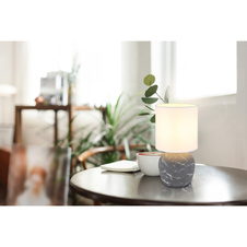 Stolní lampa, keramika šedá, textil bílý, PVC kabel bílý, kolébkový vypínač na kabelu, ø: 160mm, V: 315mm, délka kabelu 1300mm, bez žárovky 1xE14, max. 40W 230V