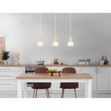 Závěsné svítidlo, bílý matný kov, bílé sklo, bílý PVC kabel, výškově nastavitelné, DxŠxV: 650x130x1200mm, bez žárovek 3xE14, max. 40W 230V