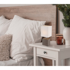 Stolní lampa, keramika hnědá, textil bílý, kabel 1,2m, vypínač, DxŠxV: včetně 13x11x29cm, bez zdroje 1xE14, max. 40W 230V.