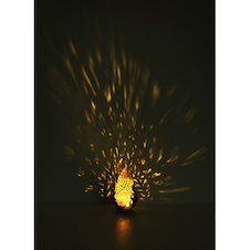 Solární svítidlo kov matně černá, kov zlaté ozdobné děrování, černý plast, imitace praskání jantarového skla, vypínač, součástí balení baterie 2/3 AAA 300mAh 1,2V, IP44, DxŠxV:165x125x265mm, včetně LED 0,06W 3,2V, 3000K