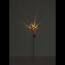 Solární svítidlo, imitace kovu, vypínač, baterie AAA 300mAh 1,2V, IP44, globus s javorovými listy na trnu, ø:12cm, V:91,5cm, včetně LED 0,024W 3V 3000K