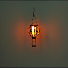 Solární svítidlo, kov hnědý mat, kov černý mat, kov s dekorativním děrováním měděné barvy, vypínač, ohnivý efekt, baterie AA 300mAh 3,7V, IP44, horkovzdušný balón, ø:14cm, V:46cm, včetně 12xLED 0,024W 3V 1800K