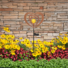 Solární svítidlo, kov, imitace rzi, kov černý, plast černý matný, jantarová koule s efektem popraskaného skla, posuvný vypínač, baterie součástí balení AAA 300mAh 1,2V, IP44, DxŠxV: 280x60x820mm, včetně LED 0,06W 3V, 3000K