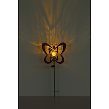 Solární svítidlo, kov, imitace rzi, kov černý, plast černý matný, jantarová koule s efektem popraskaného skla, posuvný vypínač, baterie součástí balení AAA 300mAh 1,2V, IP44, DxŠxV: 380x60x830mm, včetně LED 0,06W 3V, 3000K