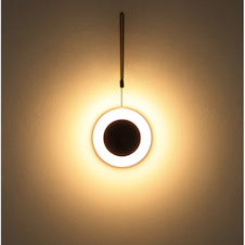 Solární svítidlo z nerezavějící oceli černé, plast satinovaný, textil černý, dotykové zapnutí/vypnutí, stmívač, USB výstup, 5 stupňů jasu přepínání, CR18650 2200mAh 3,7V, IP54, ø:125mm,V:27,5mm, LED 3W 3,7V, zdroj 330lm, výstup 200lm, 3000K