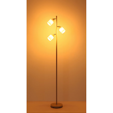 Stojací lampa, pískově zbarvený kov, chromovaný kov, bílé sklo, černý PVC kabel, nožní vypínač na kabelu, DxŠxV:33x22x160cm, délka kabelu 180cm, bez žárovek 3x E14, max. 25W 230V