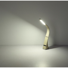 Stolní lampa, plast v barvě písku, chrom, saténový povrch, dotykový stmívač, krokový spínač, bez adaptéru, USB-C - USB-C, CR18650 2200 mAh 3,7 V, DxŠxV:25x6,5x50cm, LED 5W 230V, zdroj 500lm, výstup 380lm, 5000K
