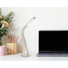 Stolní lampa, plast v barvě písku, chrom, saténový povrch, dotykový stmívač, krokový spínač, bez adaptéru, USB-C - USB-C, CR18650 2200 mAh 3,7 V, DxŠxV:25x6,5x50cm, LED 5W 230V, zdroj 500lm, výstup 380lm, 5000K