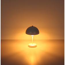Stolní lampa, matný bílý kov, bílý PVC kabel, kolébkový vypínač na kabelu, Ø:20cm, V:31cm, délka kabelu 150cm, bez žárovky 1x E14, max. 40W 230V