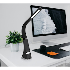 Stolní lampa, černý plast, chrom, dotykový stmívač, bez adaptéru, USB-C - USB-C, Flexo, CR18650 2200mAh 3,7V, přepínatelné 30 %, 70 %, 100 %, DxŠxV:25x6,5x50cm, LED 5W 230V, zdroj 500lm, výstup 380lm, 5000K