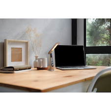 Stolní lampa, plastová imitace dřeva, černá, zlatá, průhledné sklo, dotykové zapnutí/vypnutí, plynulý dotykový spínač, USB-A 2.0 - USB-C, CR18650 1800 mAh 3,7 V, DxŠxV:24,5x5,5x31,5cm, LED 2W 230V, výstup 7–140lm, změna barvy světla 4000/5000/3000K
