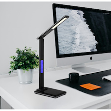 Stolní lampa, černý plast, dotykové zapnutí/vypnutí, hladký dotykový spínač, včetně USB kabelu, USB-A 2.0 - USB-C, CR2032 3V, V:37,5cm, Š:28,5cm, LED 5W 230V, zdroj 20–430lm, výstup 10–200lm, změna barvy světla 3000/4500/7000K