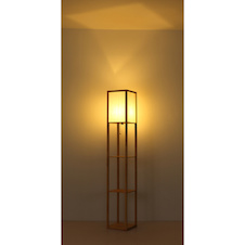 Stojací lampa, hnědé dřevo, bílá látka, bílý PVC kabel, tahový vypínač, DxŠxV:26x26x159cm, délka kabelu 180cm, bez žárovky 1x E27, max. 60W 230V