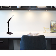 Stolní lampa, plast hnědý, imitace kůže, chrom, čas, datum, teploměr, stmívatelné, fixace barev, dotykový stmívač, DxŠxV:550x140x590, včetně 1xLED 7W 230V, 11-278lm, změna barvy 3000-4500-5500K